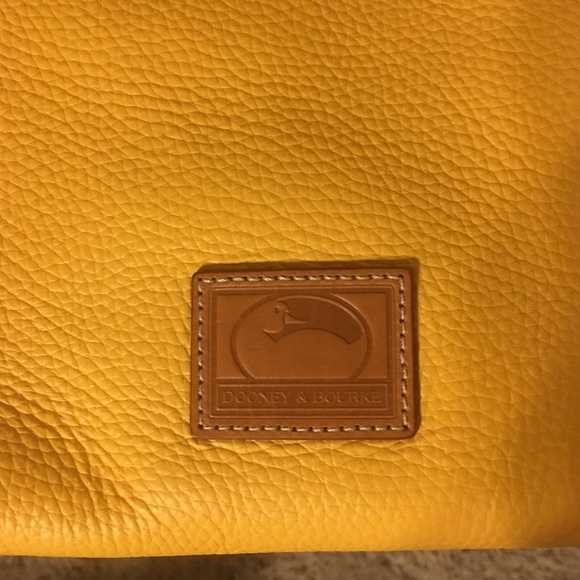 Dooney & Bourke Dandelion Paige Sac Leather Hobo - Picture 5 of 8